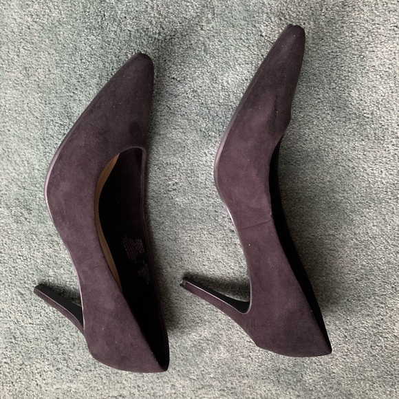 Old Navy Pointy Toe Black Suede Like Shoes NWOT Size 8 - Picture 2 of 5